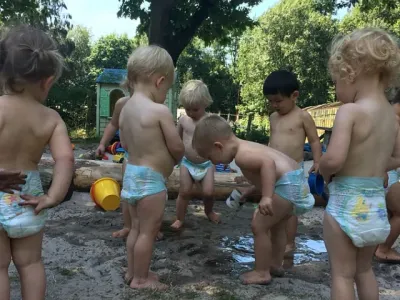 spelende kinderen