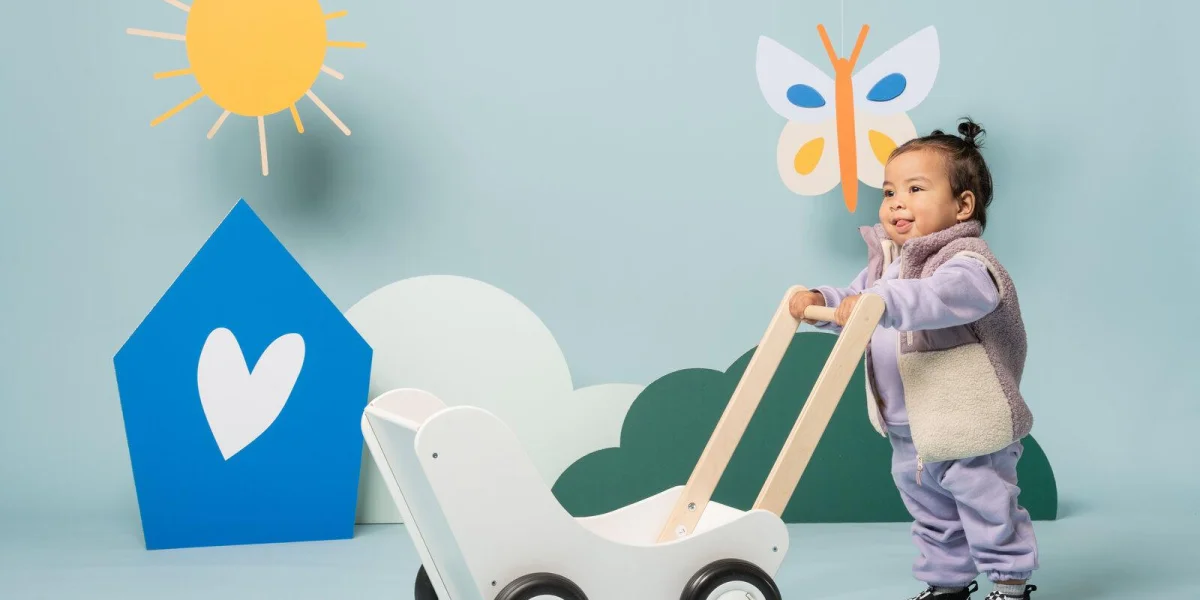 BijdeHandjes kind met loopwagen
