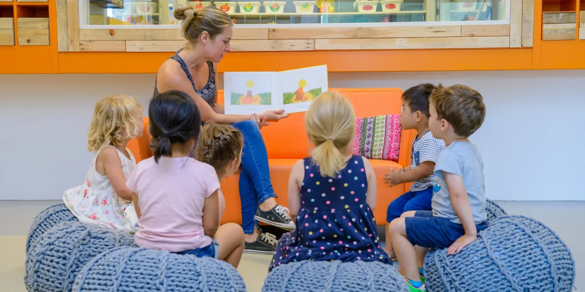 20160912 LR 094 Voorlezen Kinderen Op Poef