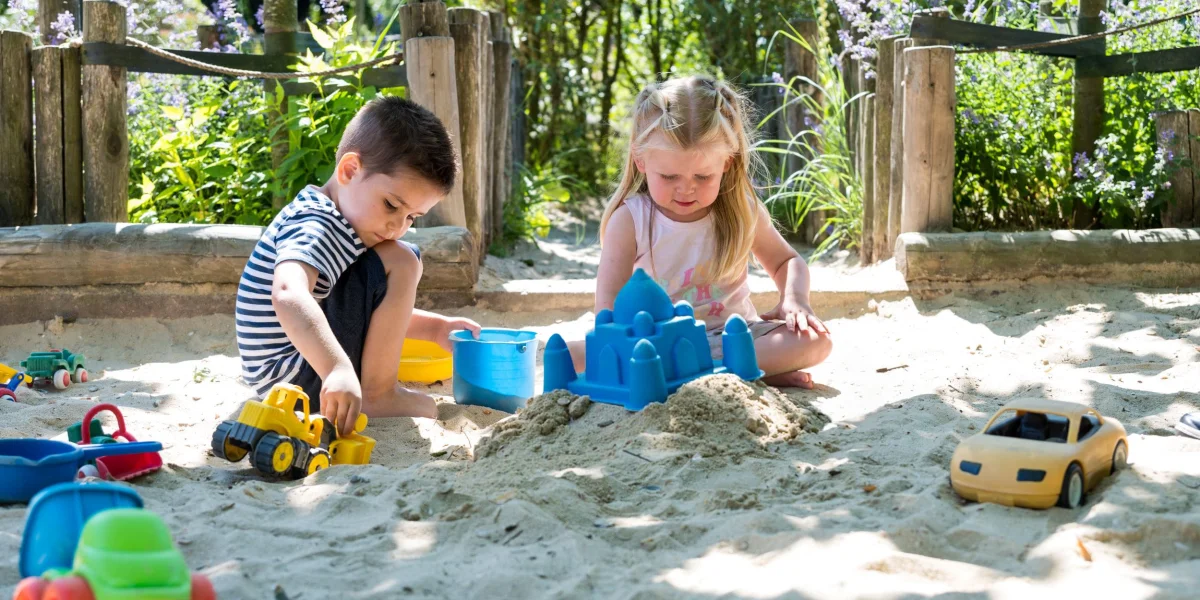 Welkom bij Vlietkinderen - Spelen in de zandbak